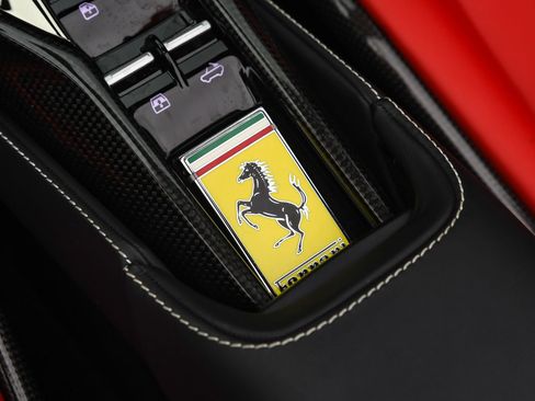 Used 2022 Ferrari SF90 Spider image 18