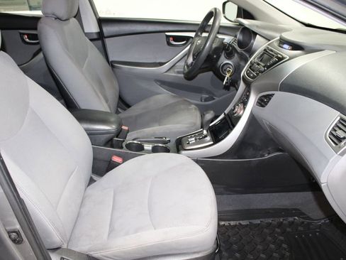 Used 2013 Hyundai Elantra GLS image 23