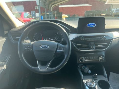 Used 2020 Ford Escape SE image 5