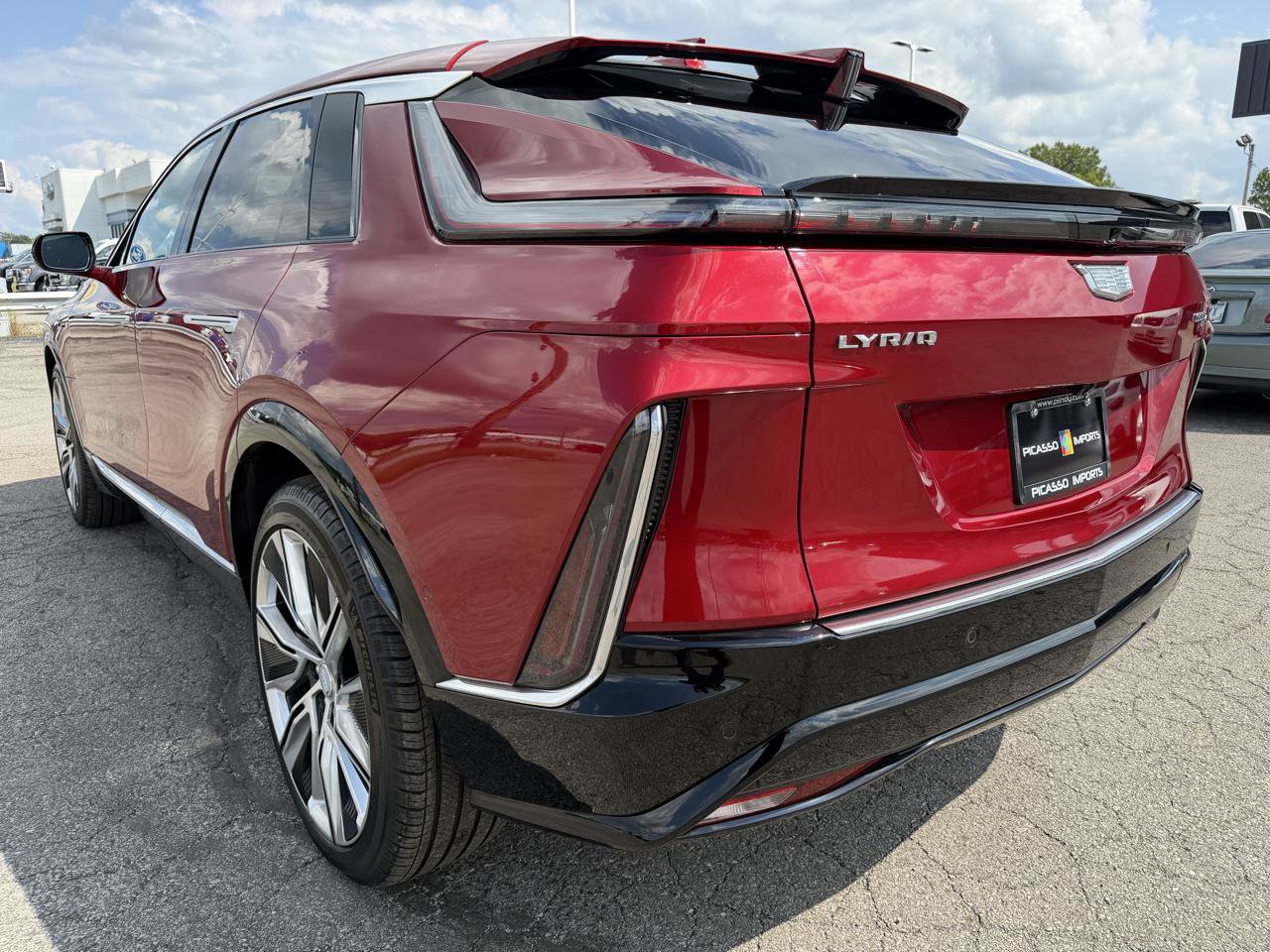 Used 2024 Cadillac Lyriq Luxury w/ LPO, Floor Liner Package AWD/4WD image 5