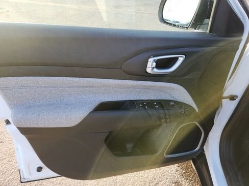 Used 2024 Jeep Compass Latitude image 20