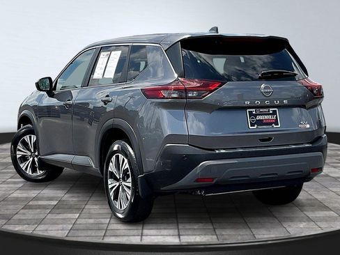 Used 2023 Nissan Rogue SV image 2