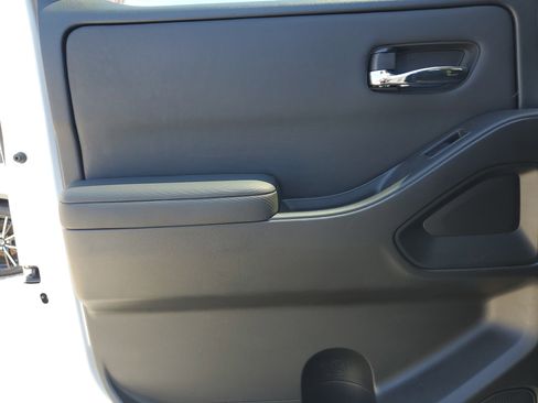 Used 2022 Nissan Frontier SV w/ Technology Package image 10