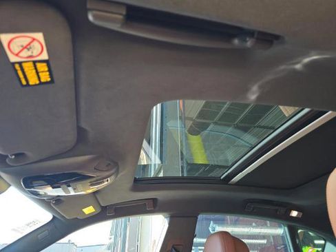 Used 2019 Maserati Levante image 14