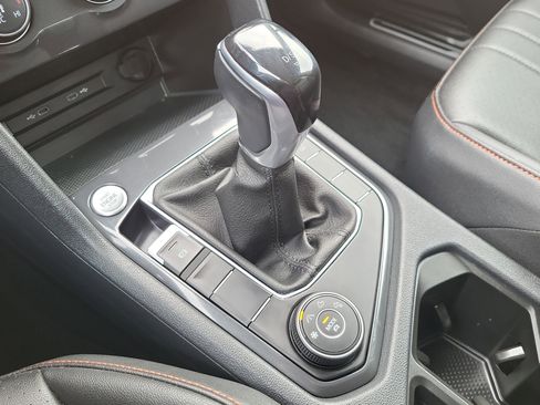 Used 2024 Volkswagen Tiguan Wolfsburg Edition image 24