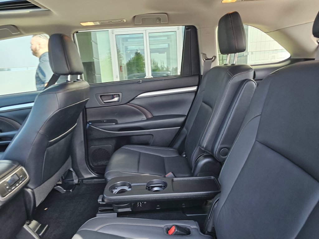 Used 2019 Toyota Highlander XLE AWD/4WD image 20