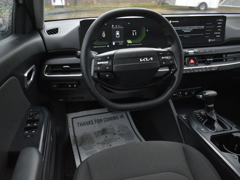 Used 2025 Kia K4 LXS image 16