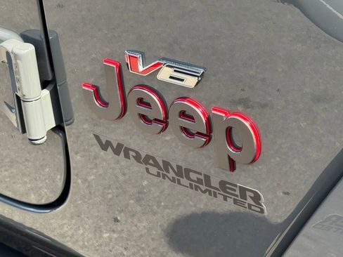 Used 2019 Jeep Wrangler Unlimited Rubicon AWD/4WD image 4