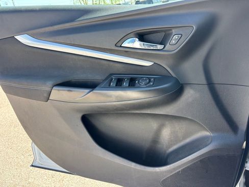 Used 2023 Chevrolet Bolt EUV LT FWD image 16