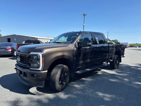 Used 2024 Ford F250 XLT w/ XLT Premium Package AWD/4WD image 3