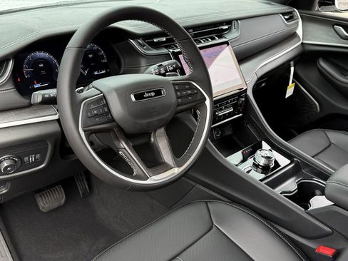 New 2025 Jeep Grand Cherokee L Limited w/ Luxury Tech Group II image 18