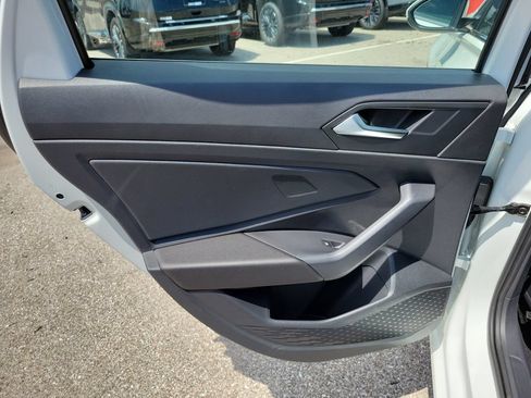 Used 2023 Volkswagen Jetta SE w/ Panoramic Sunroof Package FWD image 18