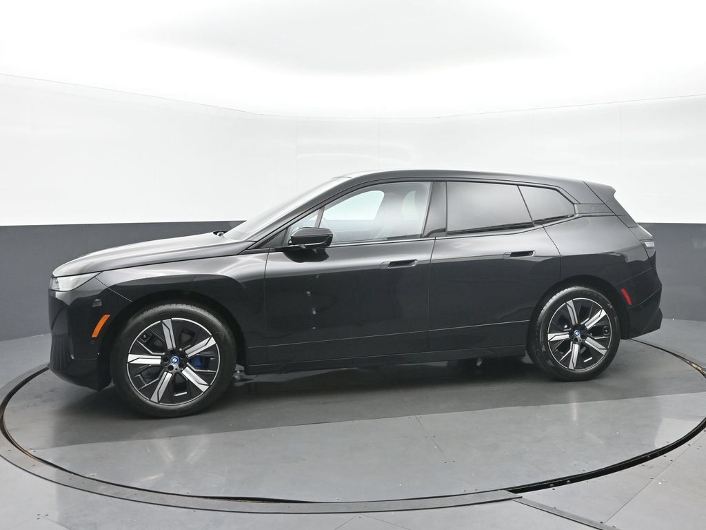 Used 2024 BMW iX xDrive50 w/ Premium Package AWD/4WD image 6