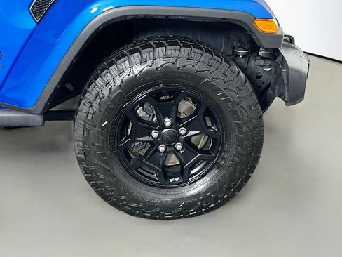 Used 2021 Jeep Gladiator Willys image 38