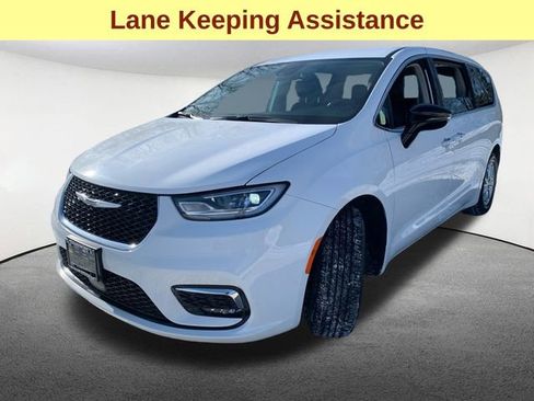 Used 2024 Chrysler Pacifica Touring-L image 5