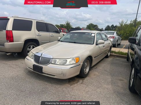 Used 1999 Lincoln Town Car Cartier RWD image 3