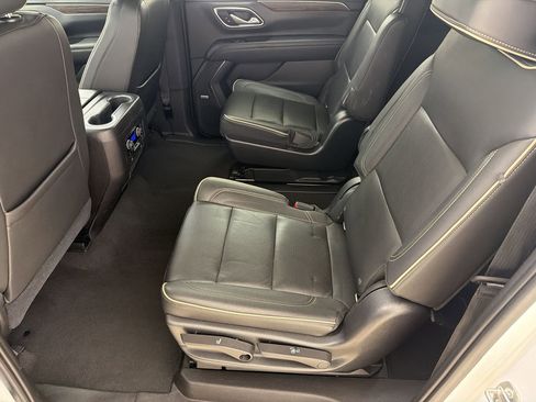 Used 2021 Chevrolet Suburban Premier w/ Premium Package RWD image 15