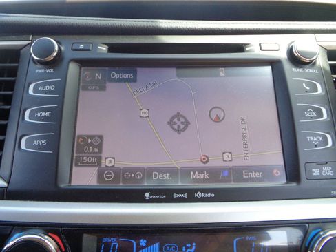 Used 2018 Toyota Highlander XLE AWD/4WD image 14