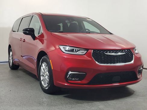 New 2026 Chrysler Pacifica Select image 1