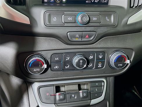 Used 2024 GMC Terrain SLE w/ Driver Convenience Package image 15