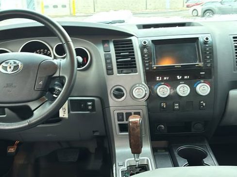 Used 2010 Toyota Tundra Limited image 7