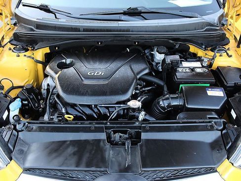 Used 2017 Hyundai Veloster FWD image 19