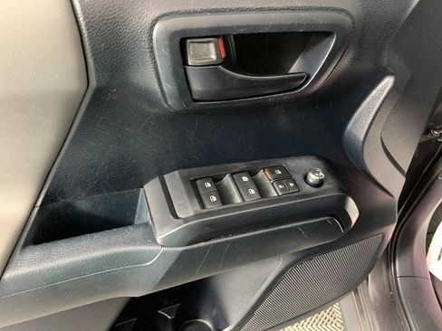 Used 2016 Toyota Tacoma SR RWD image 12