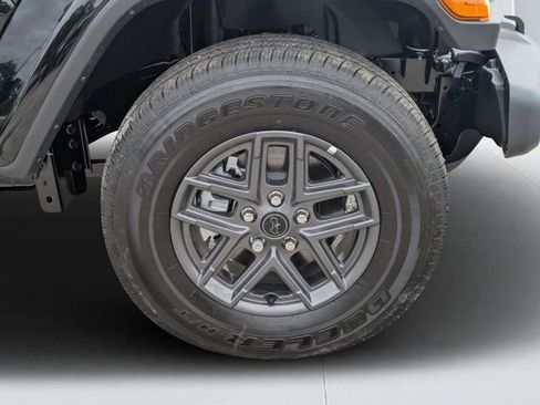 New 2025 Jeep Gladiator Sport image 9