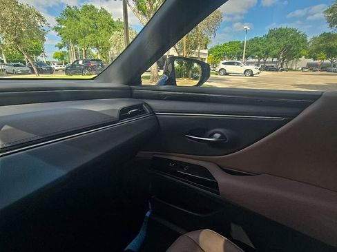 Used 2023 Lexus ES 350 w/ Accessory Package (Z2) image 23