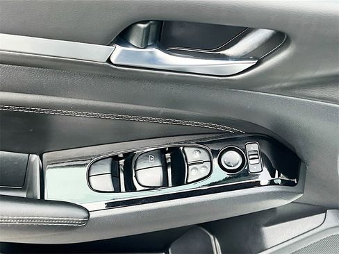 Used 2023 Nissan Altima 2.5 SV w/ SV Premium Package image 18