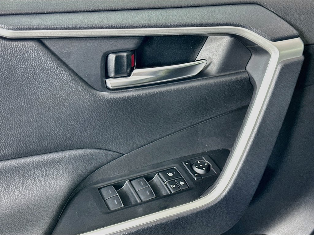Certified 2025 Toyota RAV4 XLE FWD image 18
