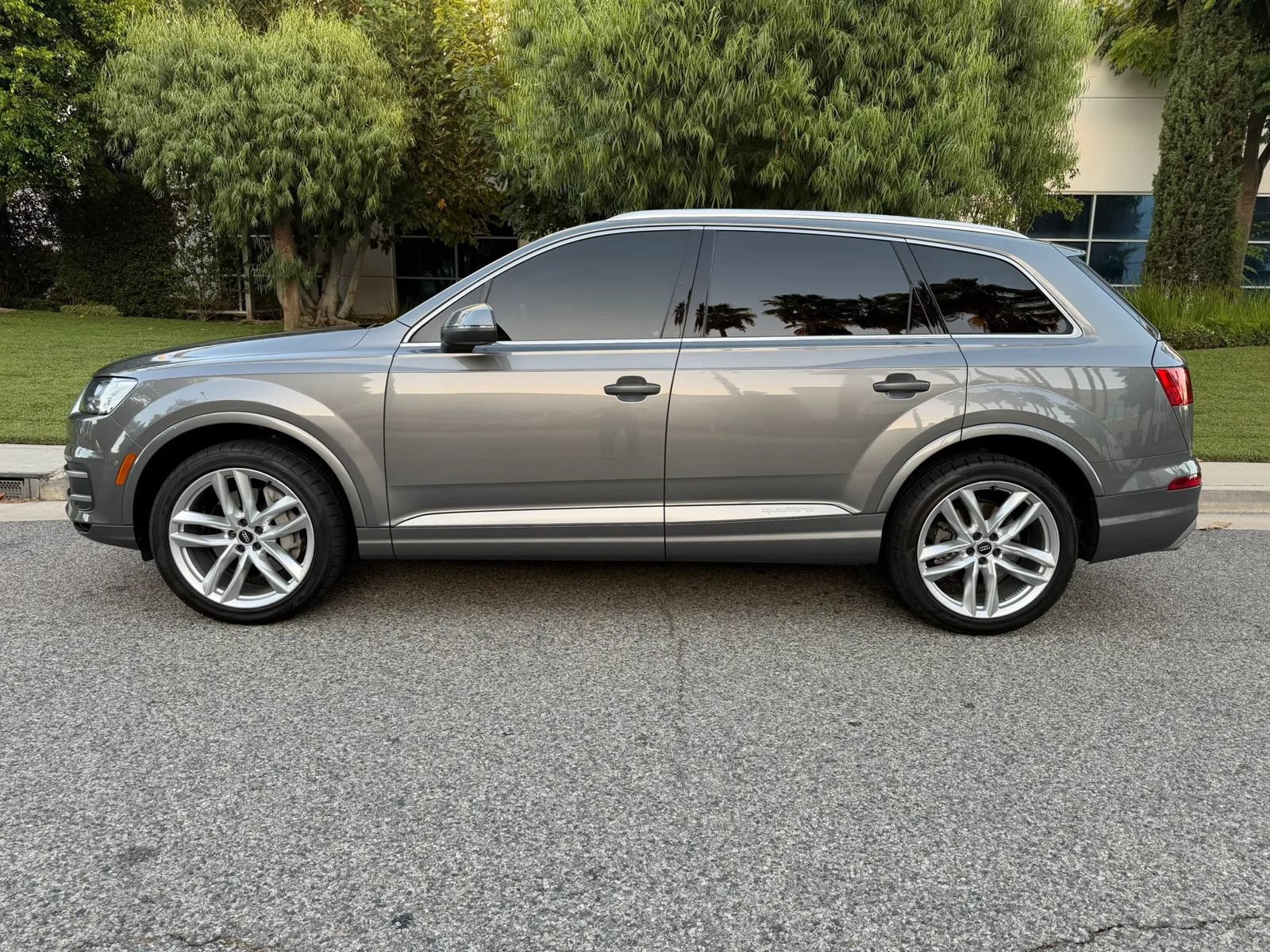 Used 2017 Audi Q7 3.0T Prestige w/ Prestige Package AWD/4WD image 11