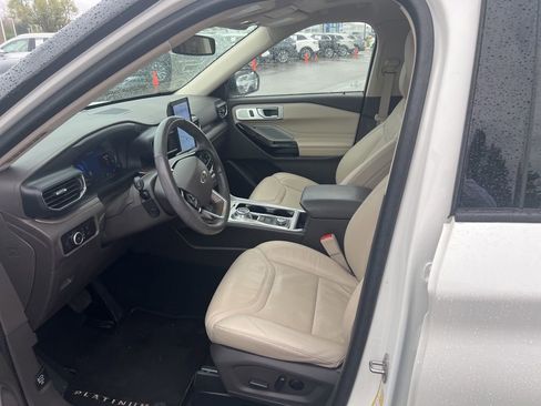 Used 2023 Ford Explorer Platinum w/ Technology Package AWD/4WD image 10