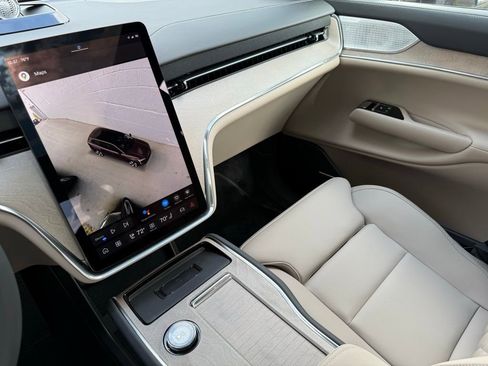 New 2025 Volvo EX90 Ultra image 17