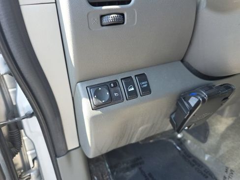 Used 2015 Nissan Frontier SL w/ Moonroof Package AWD/4WD image 18