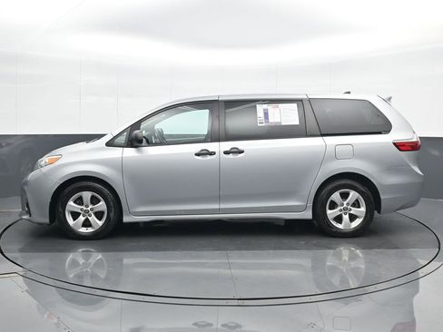 Used 2020 Toyota Sienna L image 3