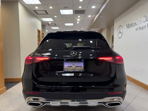 Certified 2025 Mercedes-Benz GLC 300 image 4