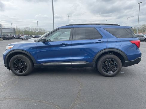 Used 2022 Ford Explorer XLT w/ Equipment Group 202A AWD/4WD image 2