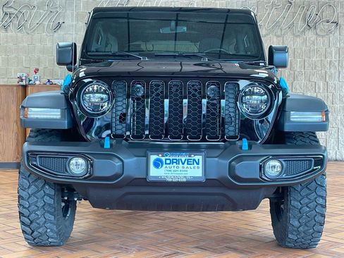 Used 2023 Jeep Wrangler Unlimited w/ Cold Weather Group AWD/4WD image 3
