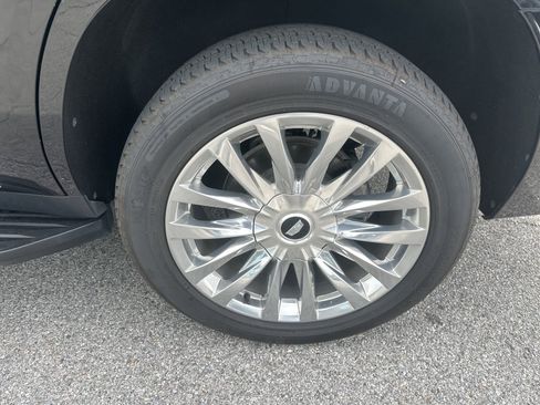 Used 2023 Cadillac Escalade Premium Luxury w/ Performance Package image 9