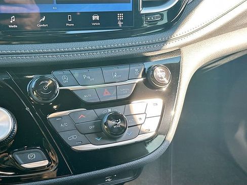 New 2026 Chrysler Pacifica Select image 16