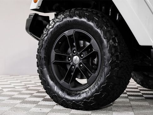 Used 2017 Jeep Wrangler Sahara image 40