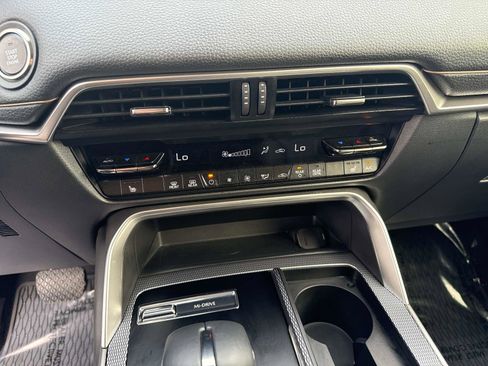 Certified 2025 MAZDA CX-90 3.3 Turbo w/ Preferred Package image 28