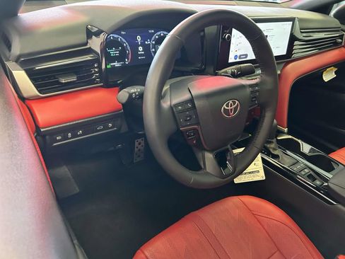 Used 2025 Toyota Camry XSE FWD image 13