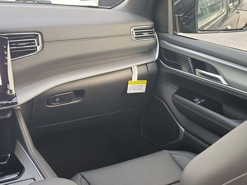 New 2025 Jeep Wagoneer 2WD w/ Convenience Group I image 26