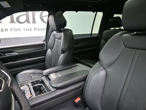 Used 2023 Jeep Wagoneer L Series III w/ Premium Group I AWD/4WD image 16