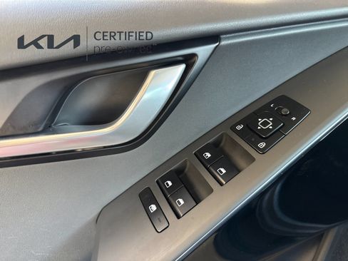 Certified 2024 Kia Niro Wind FWD image 12