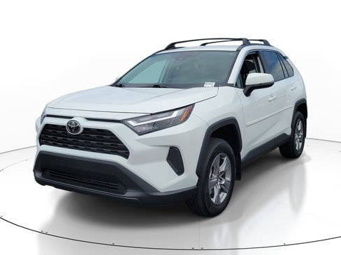 Used 2025 Toyota RAV4 XLE AWD/4WD image 3