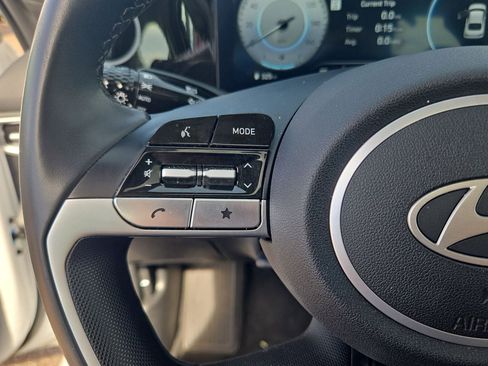 Used 2025 Hyundai Elantra Limited image 16