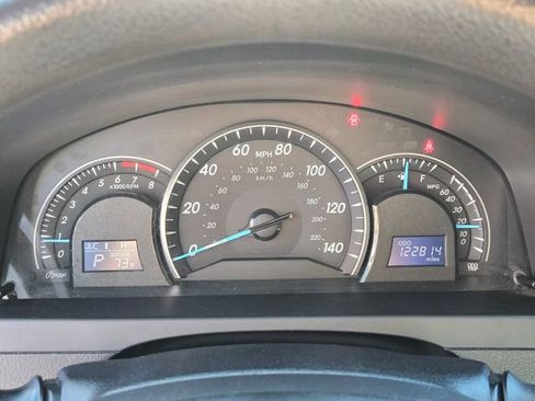Used 2012 Toyota Camry LE FWD image 29